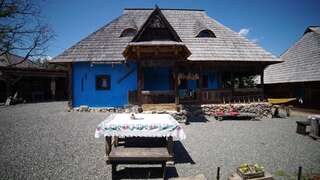 Фото Фермерские дома Iz de Maramures (Adults Only) г. Şurdeşti